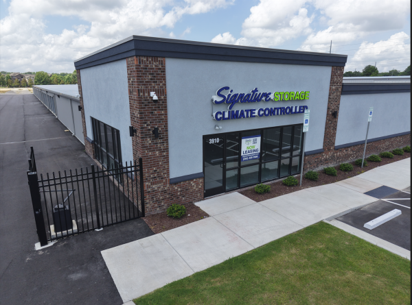 Facility photo: //images.sparefoot.com/medium/2387666887cd1c6ed07.png