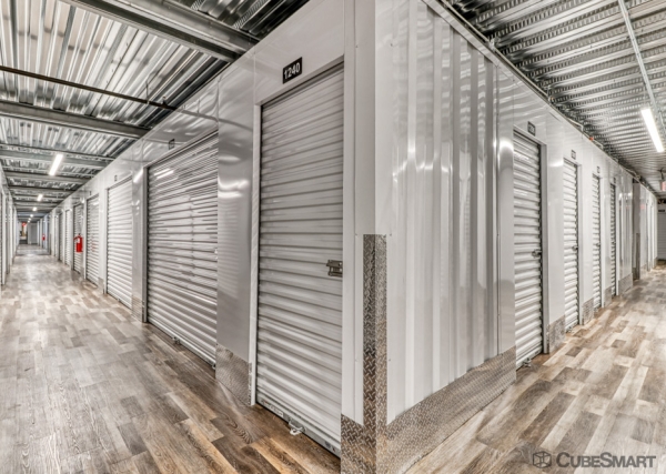 Facility photo: //images.sparefoot.com/medium/23877968946c1951143.jpg