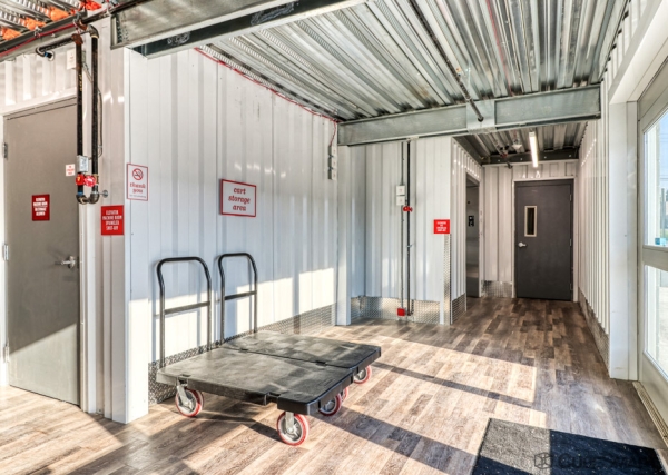 Facility photo: //images.sparefoot.com/medium/23877968946c1b90d90.jpg