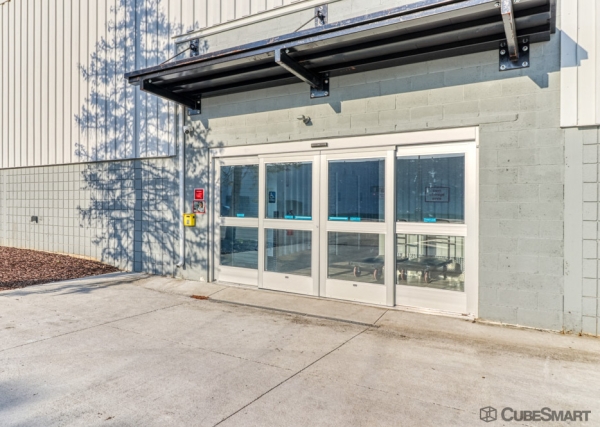 Facility photo: //images.sparefoot.com/medium/23877968946c1c99dac.jpg