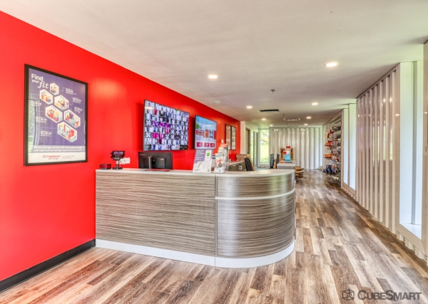 Facility photo: //images.sparefoot.com/medium/23877969fc4b67609c9.jpg