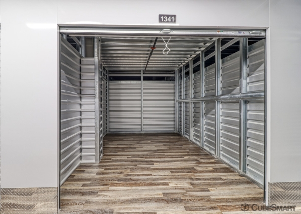 Facility photo: //images.sparefoot.com/medium/23877969fc4b6bee24f.jpg
