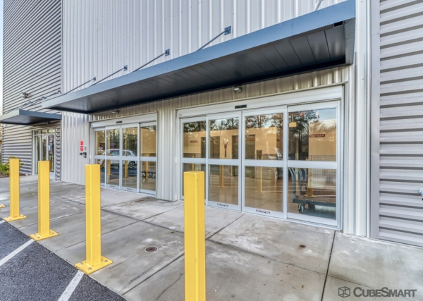 Facility photo: //images.sparefoot.com/medium/23878069f709b711609.jpg