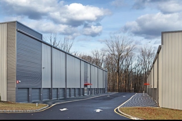 Facility photo: //images.sparefoot.com/medium/23880869e6274609245.jpg