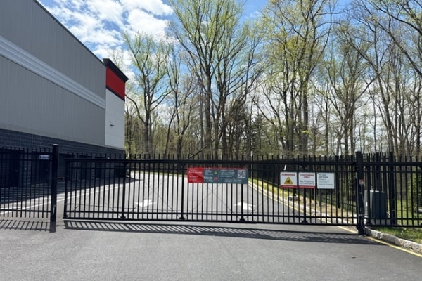 Facility photo: //images.sparefoot.com/medium/23880869e62747c4d3f.jpg