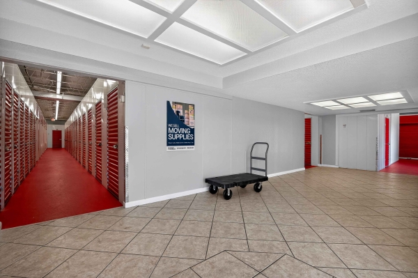 Facility photo: //images.sparefoot.com/medium/23883269cfcefb898c1.jpg