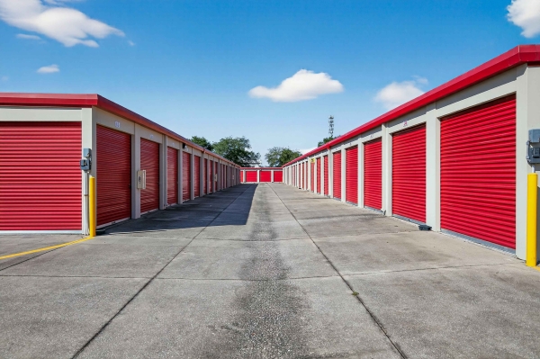 Facility photo: //images.sparefoot.com/medium/23883269cfcefecf168.jpg