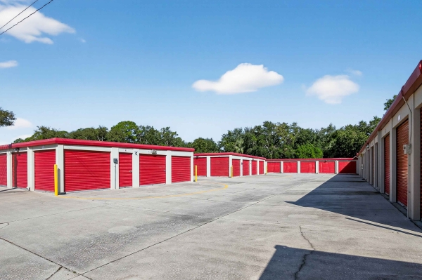 Facility photo: //images.sparefoot.com/medium/23883269cfcf02311b2.jpg