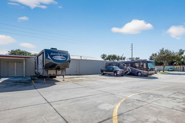 Facility photo: //images.sparefoot.com/medium/23883269cfcf0adf07d.jpg