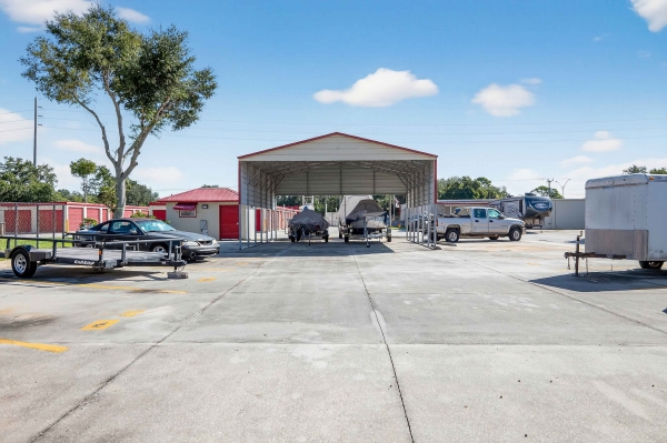 Facility photo: //images.sparefoot.com/medium/23883269cfcf0d78d23.jpg