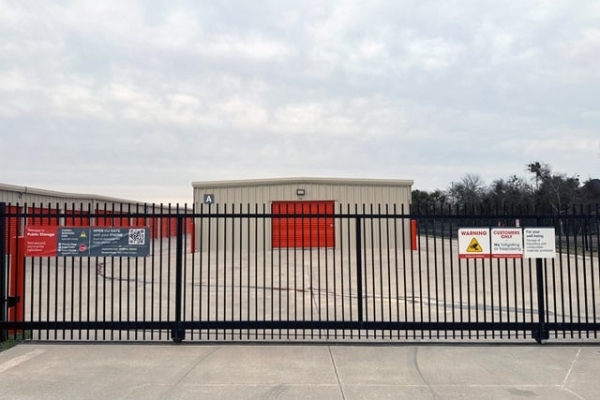 Facility photo: //images.sparefoot.com/medium/2388346884d4cc95bfc.jpg