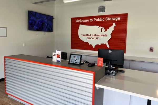 Facility photo: //images.sparefoot.com/medium/23883769e3876559824.jpg