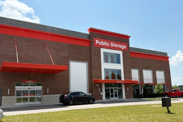 Facility photo: //images.sparefoot.com/medium/23883769f5fb0a6f769.jpg