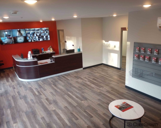 Facility photo: //images.sparefoot.com/medium/2388606881e9d79fb57.jpg