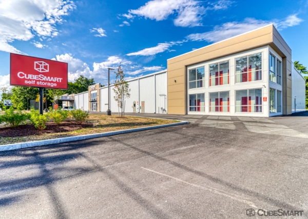 Facility photo: //images.sparefoot.com/medium/23886068c91ee8c528b.jpg