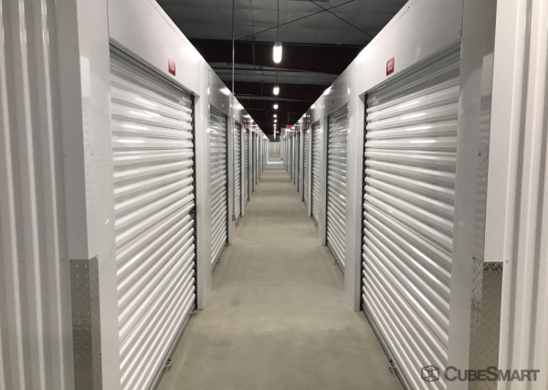 Facility photo: //images.sparefoot.com/medium/23886168833d7c30962.jpg