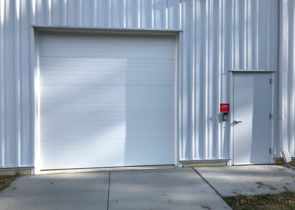 Facility photo: //images.sparefoot.com/medium/2388616903201adeedc.jpg