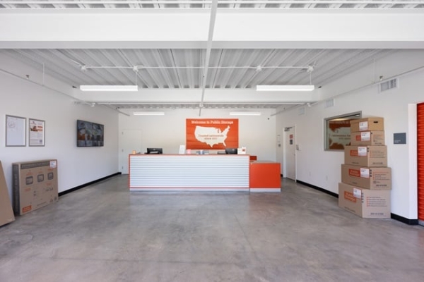 Facility photo: //images.sparefoot.com/medium/23886669f89b8039efa.jpg