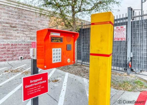 Facility photo: //images.sparefoot.com/medium/238890689486712e777.jpg