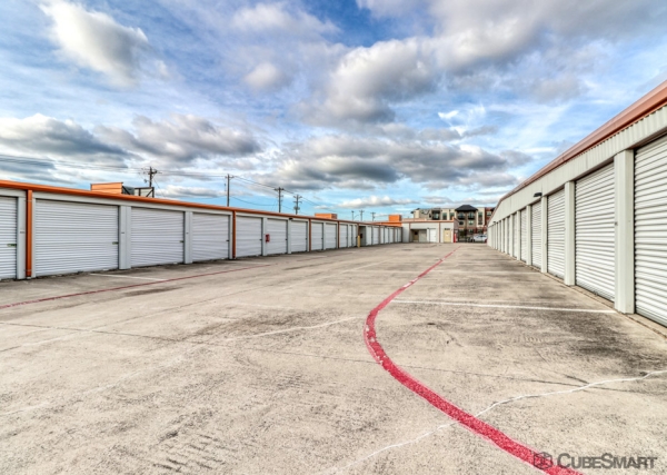 Storage Units at CubeSmart Self Storage TX Carrolton Creek Valley Blvd - 4321 Creek Valley Boulevard