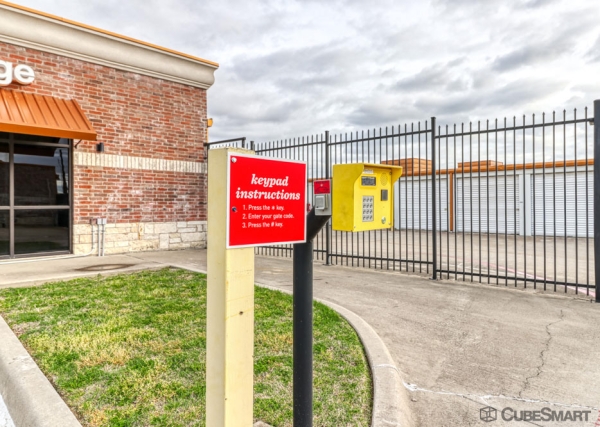 Storage Units at CubeSmart Self Storage TX Carrolton Creek Valley Blvd - 4321 Creek Valley Boulevard