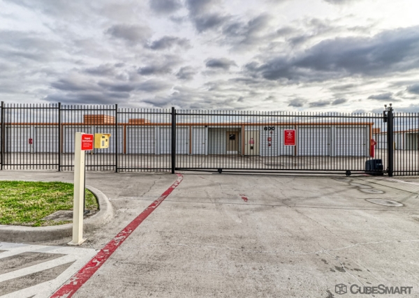 Storage Units at CubeSmart Self Storage TX Carrolton Creek Valley Blvd - 4321 Creek Valley Boulevard