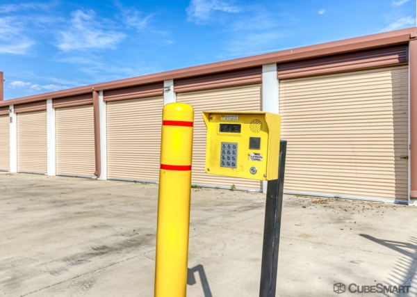 Facility photo: //images.sparefoot.com/medium/23889669f70cf846aec.jpg