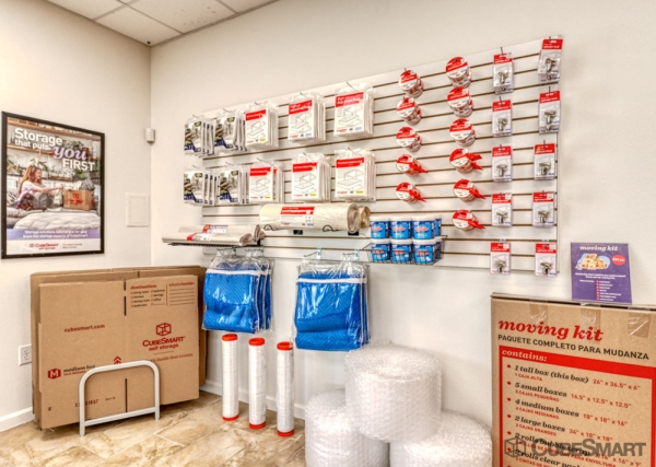 Facility photo: //images.sparefoot.com/medium/23889969fc62deccca7.jpg
