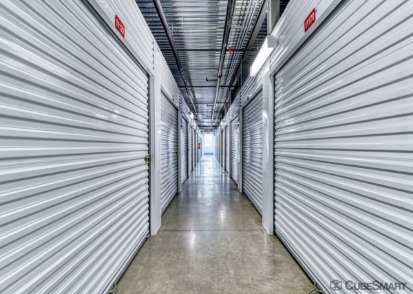 Facility photo: //images.sparefoot.com/medium/23890068949313613a1.jpg