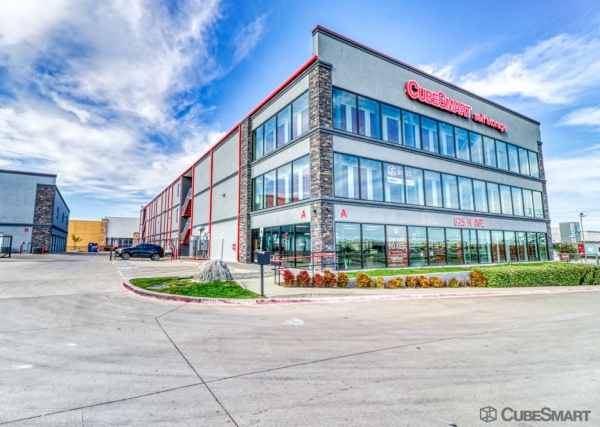 Facility photo: //images.sparefoot.com/medium/23890069df61fe8b31a.jpg