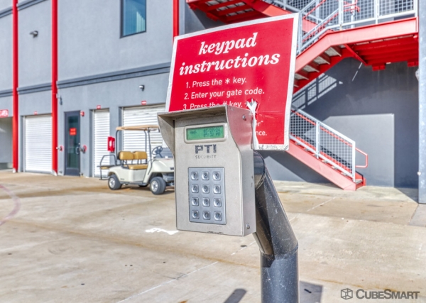 Storage Units at CubeSmart Self Storage - TX Plano N Avenue - 525 N Avenue