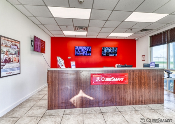 Facility photo: //images.sparefoot.com/medium/238901691466f6d86c9.jpg