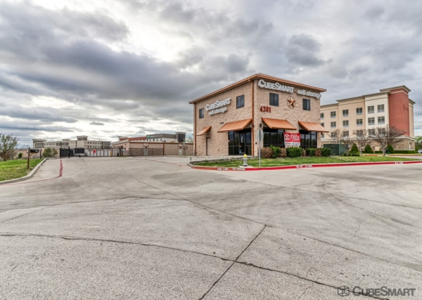 Facility photo: //images.sparefoot.com/medium/238902688b41f42e52e.jpg