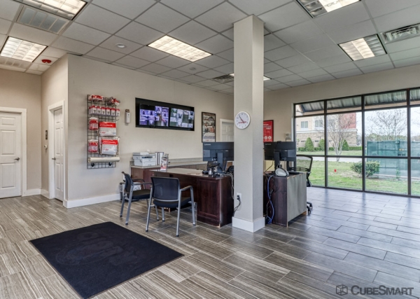 Facility photo: //images.sparefoot.com/medium/238902688b41f54a96a.jpg