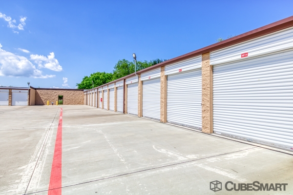 Facility photo: //images.sparefoot.com/medium/23890369fc68152afe0.jpg
