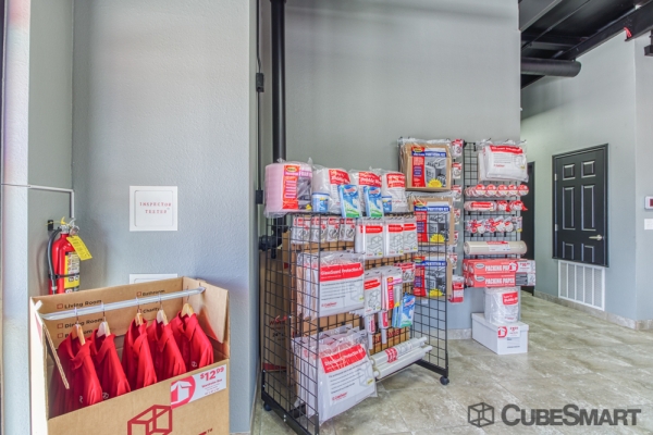 Facility photo: //images.sparefoot.com/medium/23890369fc681665161.jpg