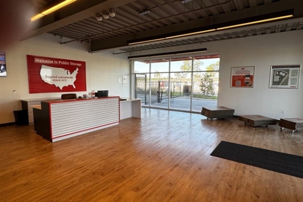 Facility photo: //images.sparefoot.com/medium/23890569ff32b73f465.jpg