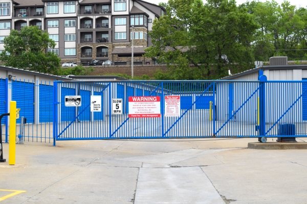 Facility photo: //images.sparefoot.com/medium/23890968f7fe8d06afd.jpg