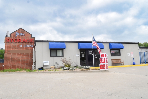 Facility photo: //images.sparefoot.com/medium/23890968f92b20473bf.jpg