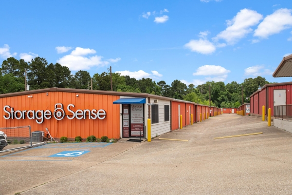 Facility photo: //images.sparefoot.com/medium/2389186883dedb96918.jpg