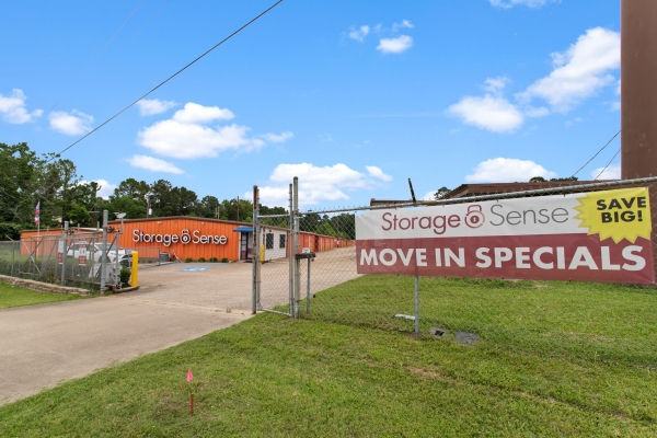 Facility photo: //images.sparefoot.com/medium/2389186883e0881ca33.jpg