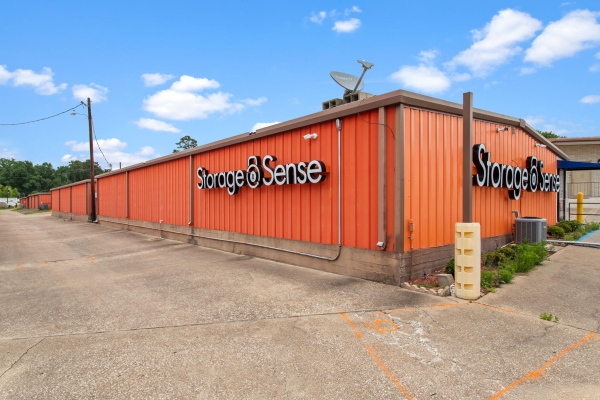 Facility photo: //images.sparefoot.com/medium/2389186883e0a714aed.jpg