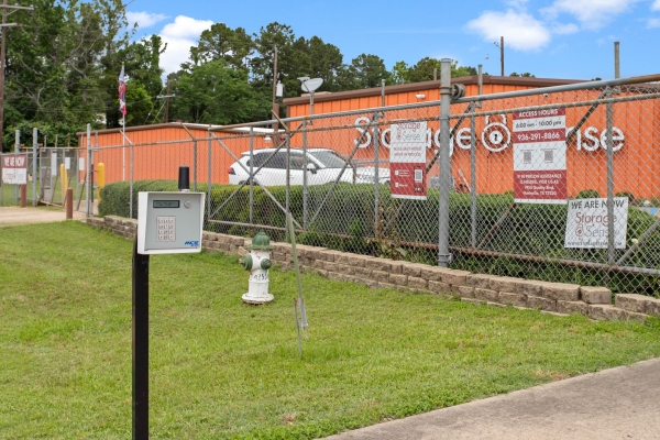 Facility photo: //images.sparefoot.com/medium/2389186883e0cea41b0.jpg