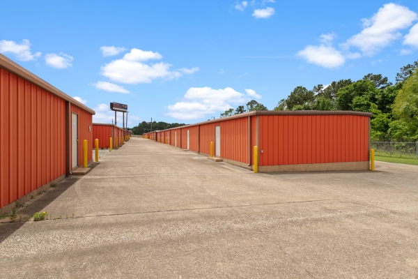 Facility photo: //images.sparefoot.com/medium/2389186883e0f7d8681.jpg