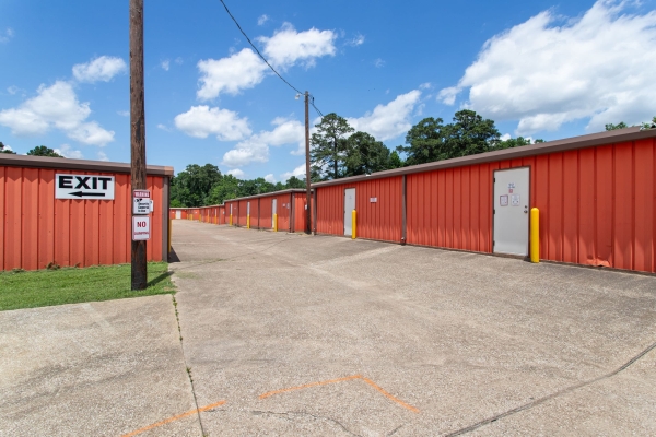 Facility photo: //images.sparefoot.com/medium/2389186883e10e98aa2.jpg