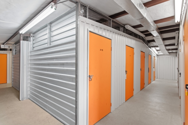 Facility photo: //images.sparefoot.com/medium/2389186883e160521b6.jpg
