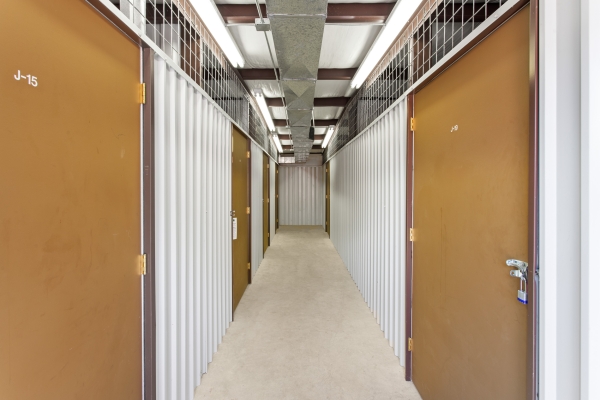 Facility photo: //images.sparefoot.com/medium/2389186883e17a63532.jpg