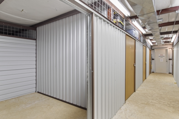 Facility photo: //images.sparefoot.com/medium/2389186883e18d41dc8.jpg
