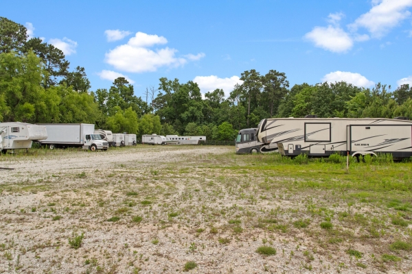 Facility photo: //images.sparefoot.com/medium/2389186883e1cab06e7.jpg