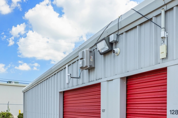 Facility photo: //images.sparefoot.com/medium/238920690e27374f8fe.jpg